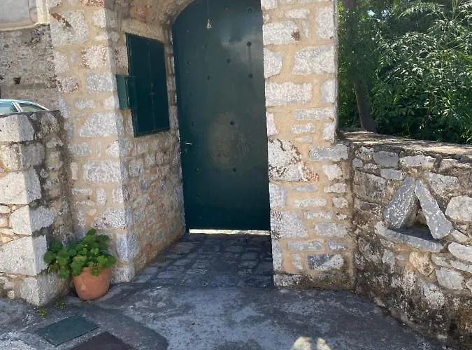 Апартаменты Mani Spot -cereus